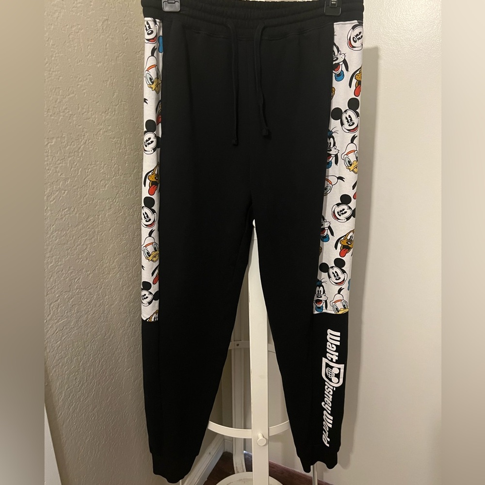 Mickey Mouse and Friends Official Walt Disney World Sweatpants. Mens Small
